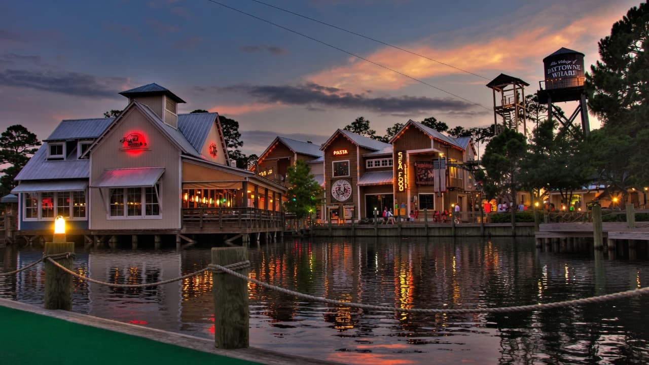 Boutique shops in the Village of Baytowne Wharf